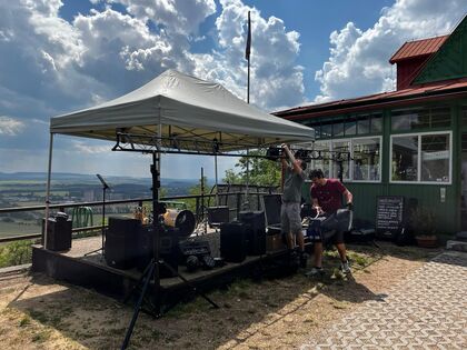 Cizí peří koncert